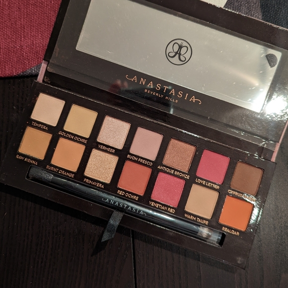 Modern Renaissance Palette - Picture 2 of 4